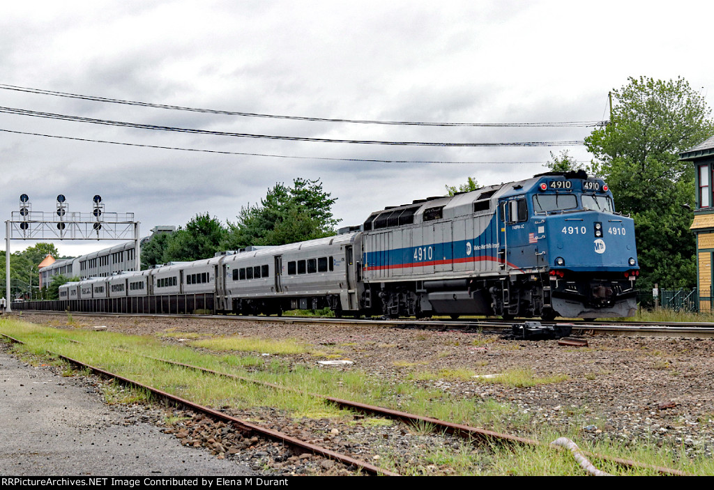 MNCR 4910 on Train 1116